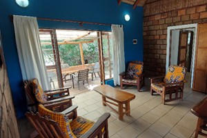 2-bedroom-bayview-lodge-living-area