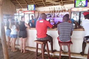 Neptunes Beach Bar (19)