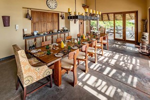 Monarch-dining-breakfast-buffet-diningroom