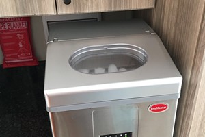 counter-top-ice-machine